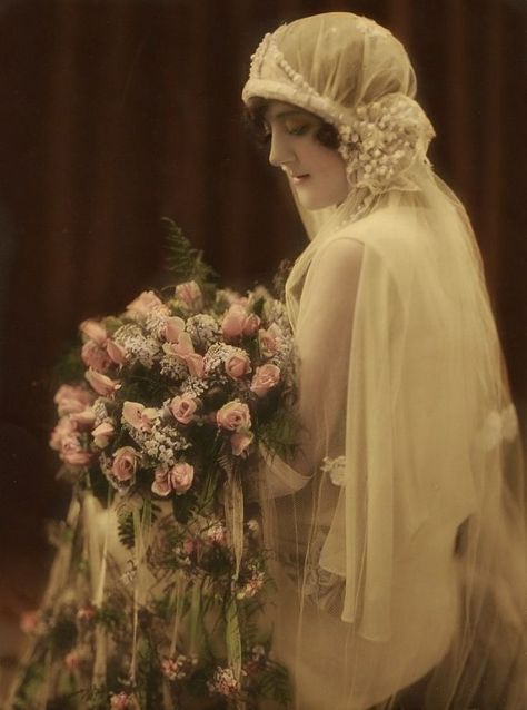 Victorian Ghost, Artistic Portrait, Gowns Vintage, Historic Fashion, 1920s Wedding, Vintage Brides, Vintage Wedding Photos, Beautiful Beach Wedding, 1920s Style