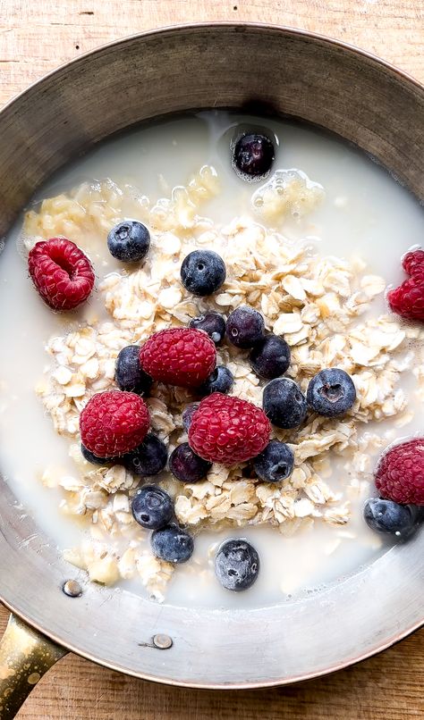 This Easy PB&J Oatmeal is ready in less than 10 minutes and makes a fantastic easy vegan breakfast! We cook the berries with the oats to get a beautiful purple oatmeal that tastes as delicious as it looks. You can also make it as overnight oats or in the microwave. Peanut Butter Jelly Oatmeal, Purple Oatmeal, Purple Breakfast, Easy Vegan Breakfast, Vegan Breakfast Easy, Peanut Butter Roll, Cinnamon Oatmeal, Peanut Butter Jelly, Cinnamon Banana