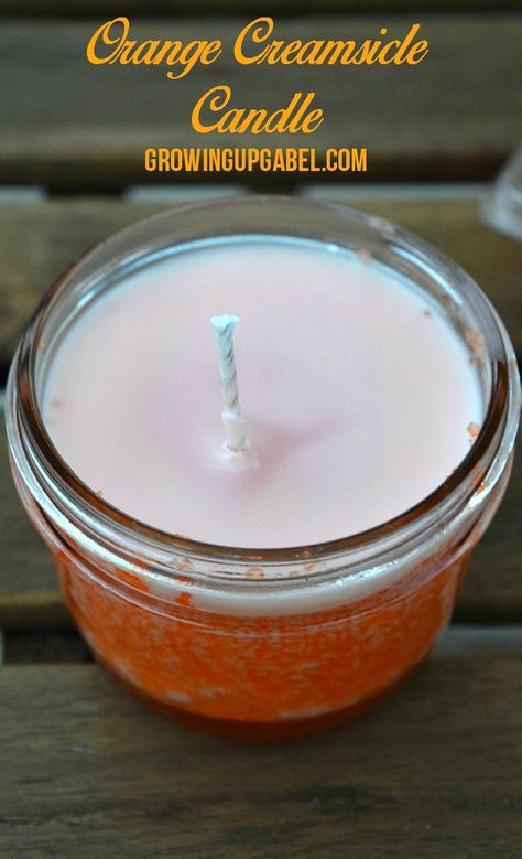 Don't spend money buying expensive scented candles - make your own! Homemade candles are easy to make and you can use your favorite scents. This orange creamsicle candle smells amazing! Strong Scented Candles, Hand Dipped Candles, Săpunuri Handmade, Homemade Scented Candles, Diy Scent, Soya Mumu, Making Candles Diy, Diy Candles Scented, Candle Smells