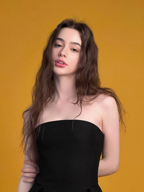 Dasha Taran, Outfit Korean Style, European Girls, Fresh Outfits, Face Reference, Pale Skin, Girls Dpz, Beauty Trends, Girl Face