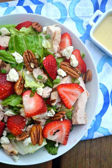 Copycat Culver's Strawberry Fields Salad Restaurant Salad Recipes, Strawberry Fields Salad, Pot Roast Sandwiches, Restaurant Salad, Honey Mustard Salad Dressing, Mustard Salad Dressing, Chinese Chicken Salad Recipe, Fancy Salads, Spring Salad Recipes