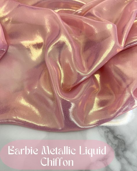 Liquid Chiffon Dress, Fabrics And Textiles Fashion, Mehandi Outfit, Clothing Fabric Patterns, Liquid Fabric, Color Knowledge, Holographic Fabric, Metallic Liquid, Iridescent Fabric