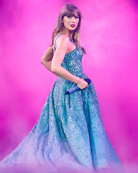 (1) X Taylor Swift Singing, Taylor Swift Images, Taylor Swift Speak Now, Elsa Dress, Swift Tour, Taylor Swift Cute, Taylor Swift Fearless, Taylor Swift The Eras Tour, Taylor Swift Red