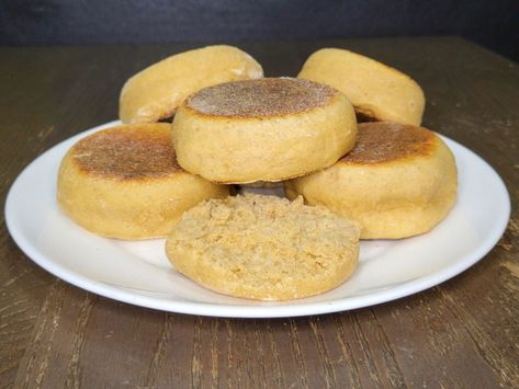 How To Make The BEST English Muffins With Fresh Milled Flour Milled Flour Recipes, Milling Grains, Fresh Milled Flour, Grains Recipes, Cornmeal Recipes, Muffin Flavors, English Muffin Recipes, Homemade English Muffins, Grain Recipes