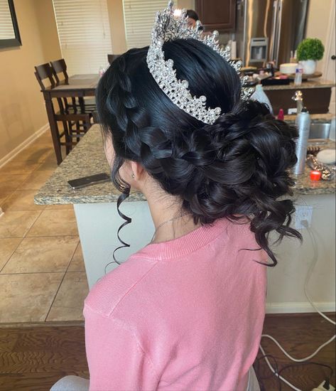 Sweet 15 Hairstyles, Sweet 16 Hairstyles, Quinceanera Makeup, Quince Hairstyles For Long Hair, Hair Quince, Hairstyles With Crown, Quince Hairstyles With Crown, Hoco Hair Ideas Updo Hairstyle, Quinceanera Hairstyles