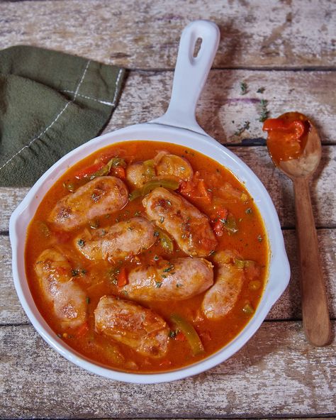 ¡Aprendé a preparar Chorizo a la Pomarola con esta receta fácil y divertida! Cociná con Inspiración y descubrí todos los tips saludables que NESTLÉ tiene para vos. Quick Easy Family Dinners, Tips Saludables, Easy Family Dinners, Weeknight Dinner, Family Dinner, Thai Red Curry, Quick Easy, Sandwiches, Mario