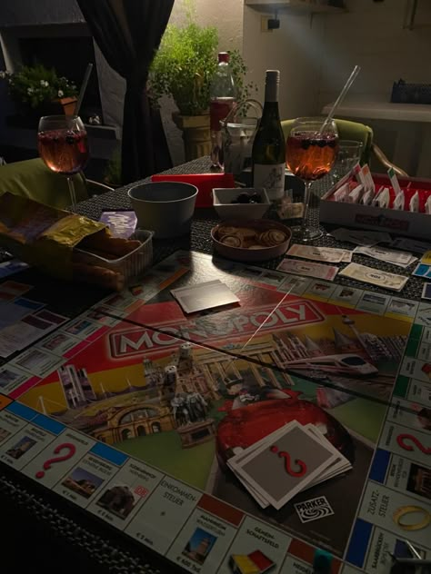 Monopoly time✨ Monopoly Night Aesthetic, Family Board Game Night Aesthetic, Board Game Night Aesthetic, Monopoly Aesthetic, Monopoly Game Night, Board Game With Friends, Monopoly Night, Game Night Aesthetic, Friend Game Night