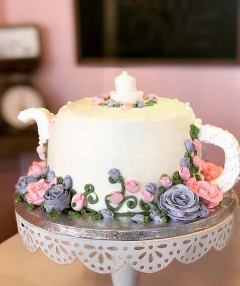 Baby Shower Afternoon Tea, Teapot Cake, Tea Party Cake, Garden Bridal Showers, Bridal Tea Party, Baby Shower Cakes Girl, Girls Tea Party, Tea Party Food, Tea Party Decorations