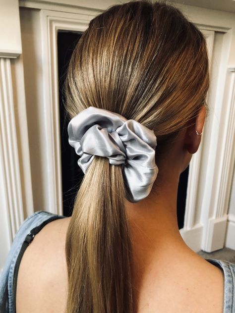 Ponytail with silky satin scrunchie, simple hairstyles blonde hair Ponytail Scrunchie, Scrunchie Ponytail, Cute Flower Wallpapers, Satin Material, Vibe Clothes, Scrunchie Hairstyles, Hair Piece, Easy Hairstyles, Scrunchies