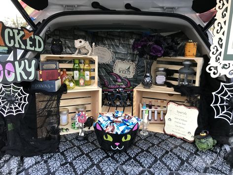 Trunk Or Treat Apothecary, Potions Trunk Or Treat, Witchy Trunk Or Treat, Witch Trunk Or Treat Ideas, Witch Trunk Or Treat, Potion Shop, Trunker Treat Ideas, Trunk Or Treat Ideas, October Halloween