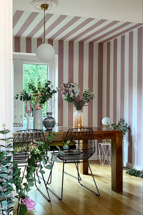 Stripe Wall, Colourful Home, Color Design Inspiration, House Dining Room, English Decor, Striped Walls, Charleston Homes, Austin Homes, Ideas Casa