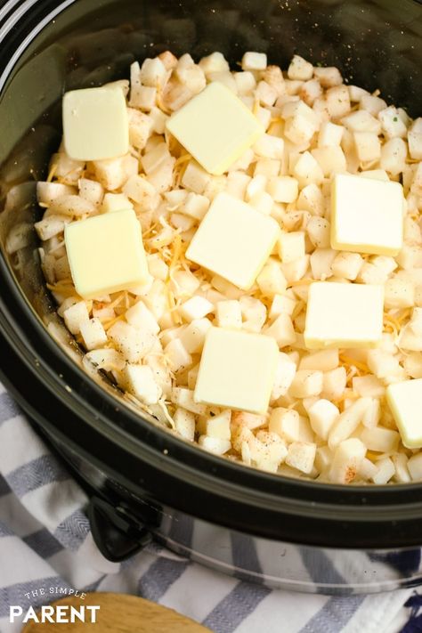 Side Dishes Crockpot, Crockpot Cheesy Potatoes, Thanksgiving Side Dishes Crockpot, Crockpot Potatoes, Potato Recipes Crockpot, Cheesy Potatoes Crock Pot, Party Potatoes, Crockpot Side Dishes, Cheesy Potatoes Recipe