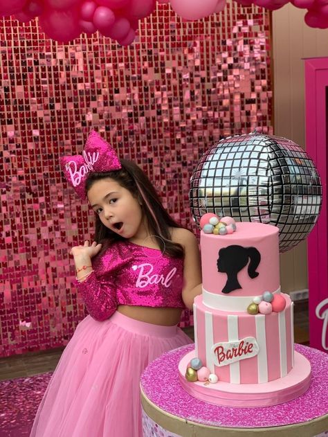 Barbie Outfits For Kids, Tulle Outfit, Bolo Barbie, Tulle Skirt Dress, Festive Attire, Princess Birthday Cake, Girls Long Sleeve Dresses, Jewellery Holder, Barbie Birthday Party