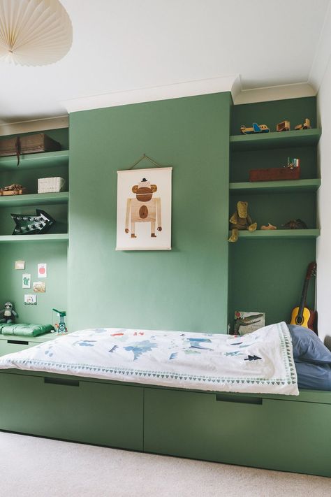 children's bedroom are painted in Farrow & Ball's 'Breakfast Room Green' to unify the scheme. Breakfast Room Green, Childrens Bedrooms Design, Green Painted Furniture, Children's Bedroom Ideas, Childrens Bedroom Furniture, Kids Room Paint, Room Green, Modern Kids Room, Farrow And Ball Paint