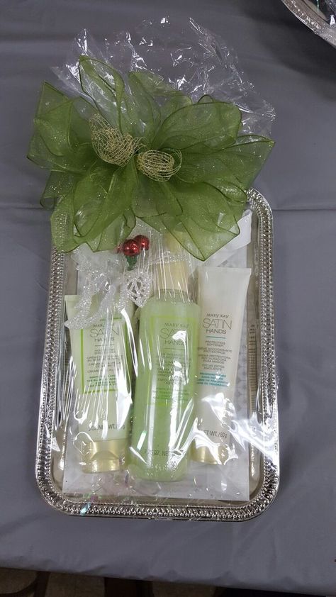 Satin Hands Mary Kay Gift Ideas, Mary Kay Gift Sets, Diy Mother's Day Gift Basket, Cosmetics Ideas, Mary Kay Printables, Mary Kay Opportunity, Mary Kay Office, Mary Kay Christmas, Mary Kay Inspiration