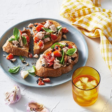 Bruschetta with tuna, olive and tomato Recipe For Bruschetta, Tomato Recipes Healthy, Ww Recipe, Easter Dishes, Bruschetta Recipe, Ww Recipes, Cherry Tomatoes, Delicious Recipes, Food And Drink