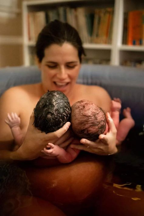 Waterbirth At Home, Birth Doula Aesthetic, Switched At Birth Aesthetic, Water Home Birth, At Home Water Birth, Water Birth Photography, Home Birth Photography Water, Home Birth Photography Labor, Child Birth Photography