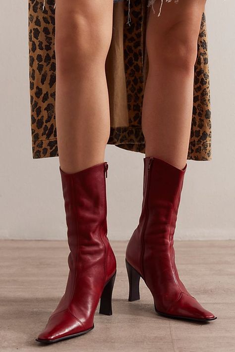 Sweet Talker Snip Toe Boots Upcoming Fashion Trends, Sweet Talker, Jeffrey Campbell Boots, Fancy Fits, Kitten Heel Boots, Daily Fashion Inspiration, Dark Autumn, Pointed Toe Boots, Little Outfits