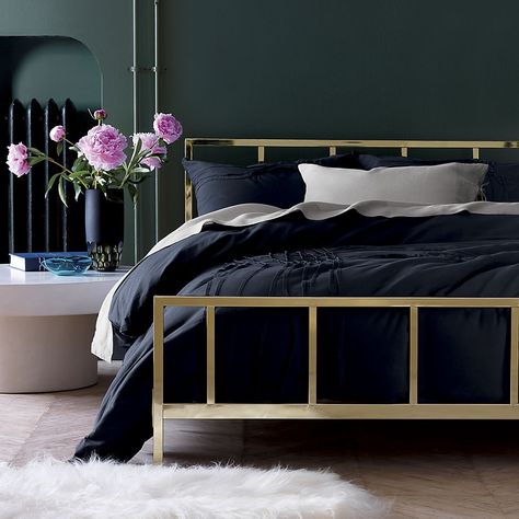 Luxe bedroom with a textured rug 10 Cozy Rooms Filled With Texture Beautiful Bed Designs, Black Bed Frame, Luxe Bedroom, Painted Bedroom Furniture, Gold Bed, Black Bedroom Furniture, Extra Bedroom, Brass Bed, Bed Design Modern