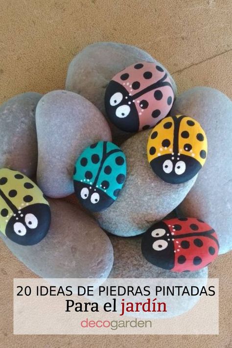 Las piedras pintadas son un complemento artesanal muy bonito, especial y acogedor para decorar el jardín. Te damos 20 ideas preciosas de piedras pintadas para el jardín, ¡toma nota! Es el momento de sacar tus pinceles y pinturas. Elderly Crafts, Painted Rocks Kids, House Plants Decor, Plant Decor, Painted Rocks, House Plants, Patio, Patios