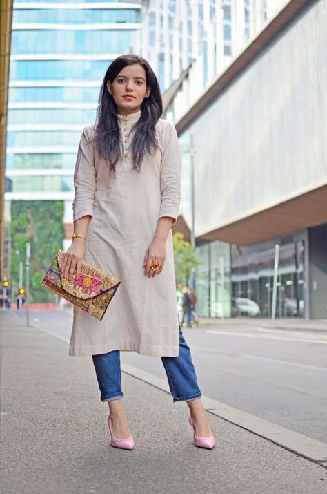 What To Wear When: Kurtas don't always make you look like a behenji. Kurti With Jeans, Look Hippie Chic, Red Embroidered Dress, Dress Over Jeans, Dress Over Pants, Office Wear Women, Salwar Kamiz, Black Short Dress, Kurta Designs