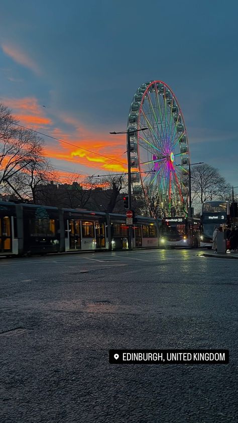 #christmas #aesthetic #edinburgh #scotland #winter #travel #festiveseason #thatgirlfeed #aestheticphotos Scotland Snapchat Stories, Edinburgh Instagram Story, Edinburgh Scotland Winter, Aesthetic Edinburgh, Scotland Christmas, Edinburgh Christmas Market, Scotland Winter, Scotland Street, Anna Clara