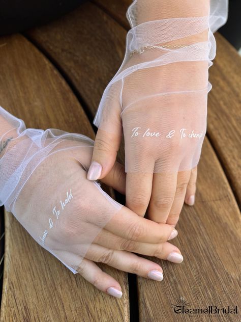 Wedding Gloves Fingerless, Gloves Bride, Gloves For Wedding, Bridal Shop Decor, Wedding Sleeves, Bride Gloves, Tulle Gloves, Wedding Tulle, Mesh Gloves