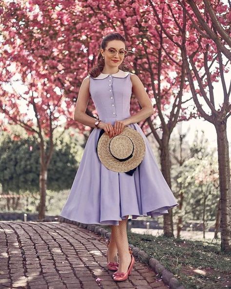 #vintage style 1 ➡️ 9? 😍Follow @fashion.pdf ❤️By @s.nova.vintage Vintage Outfits Retro, Vintage Dress Sewing Patterns, Girls Dress Outfits, Robes Vintage, Outfits Retro, Retro Hats, Rockabilly Outfits, Fifties Fashion, Look Retro