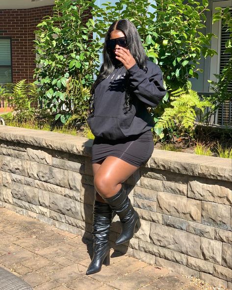 Hoodie And Knee High Boots Outfit, Hoodie Shorts Thigh High Boots, Knee High Boots Outfit Baddie, Hoodie Dress Outfit, Hoody Outfits, Black Streetwear, Leather Knee High Boots, Black Everything, All Black Everything