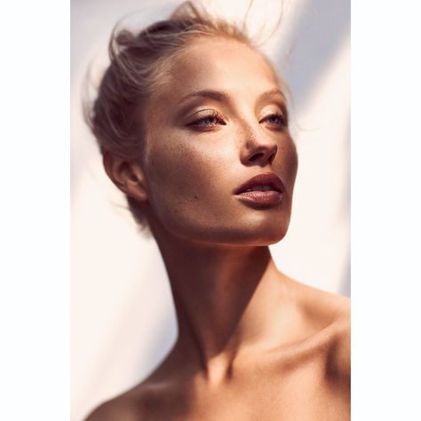 Lindsay Adler on Instagram: “I’m find the title @canonusa “explorer of light” such an appropriate title. I’m am always seek and exploring light. This image is shot with…” Natural Moodboard, Lindsay Adler Photography, Lindsay Adler, Big Painting, Women Images, Inkey List, Female Faces, Face Study, Beauty Photoshoot