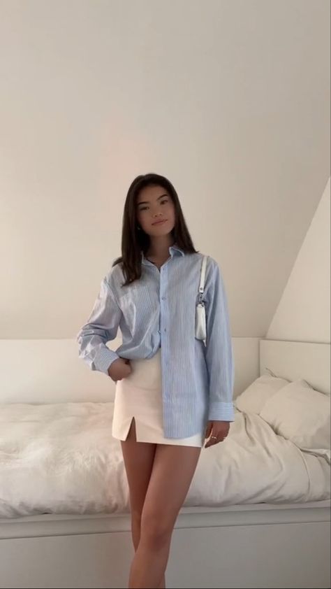 Korean Girl Summer Outfit, Summer Outfits 2024 Street Style, Short White Skirt Outfit, Korean Fashion Summer Street Styles, Hot Day Outfit, Fall Work Outfit, Basic Girl Outfit, Scandi Fashion, High Street Fashion