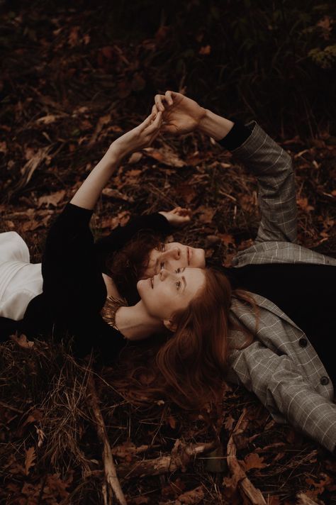 Love in Shades of Fall by Paulina Wylecioł › Beloved Stories Fall Couples Photoshoot, Fall Date Ideas, Couples Photoshoot Ideas, Shooting Couple, Fall Couples, Fall Shoot, Couples Engagement Photos, Winter Photo, Cozy Season