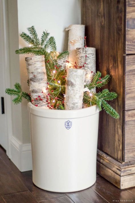 Winter Decor Birch Logs Rustic Winter Decor, Birch Logs, Winter Decorations Diy, Christmas Porch Decor, Front Porch Christmas Decor, Christmas Porch, Winter Home Decor, Winter Diy, Farmhouse Christmas Decor