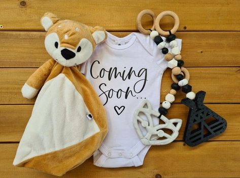 Such a gorgeous announcement 😍 Coming Soon Baby Announcement, Baby Announcement Onesie, Announcement Onesie, Exciting News, Gender Neutral Baby, Baby Announcement, Baby Bodysuit, New Arrival, Coming Soon