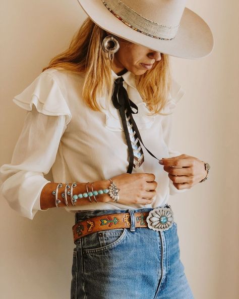 Ready Freddy 👍#the2bandits Western Photoshoot Outfits, Chic Outfits Fall, Cowgirl Chic Outfits, Western Chic Outfits, Nfr Outfits, Looks Country, Nashville Outfits, Rodeo Outfits, Chic Fall Outfits