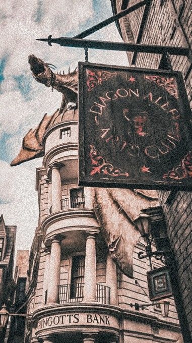 Dragon in Gringotts!! Harry Potter Photo Wall, Gryffindor Aesthetic, Harry Potter Wall, Harry Potter Background, Buku Harry Potter, Harry Potter Images, Images Harry Potter, Hogwarts Aesthetic, Harry Potter Tumblr