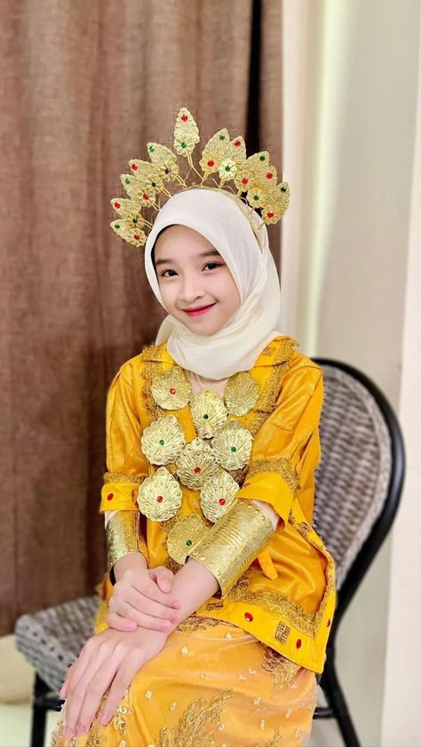 Malaysian Clothes, Deviantart Pokemon, South Sulawesi, All About Fashion, Fashion Models, Harajuku, Fashion Show, Ootd, Beauty