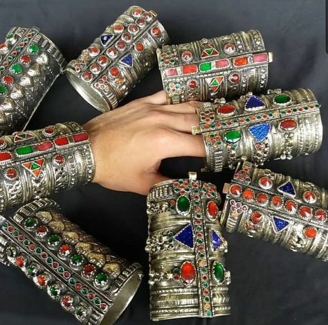 Fb/EasternArtpk 0333 33 78449 International customers 0092 333 3378449 Website. www.afghanidresses.com Afghani Bangles, Kashmir Culture, Vintage Afghanistan, Afghani Jewelry, Afghan Jewellery, Afghani Dresses, Afghani Dress, Fashion Show Themes, African Jewellery