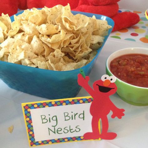 Sesame Street Party Food: Big Bird Nests - Scoop Chips and Salsa! Sesame Street Party Food, Street Party Food, Sesame Street Food, Birdie Birthday, Seaseme Street, Bird Cookies, Cookie Monster Birthday, Elmo Birthday Party, Bird Nests