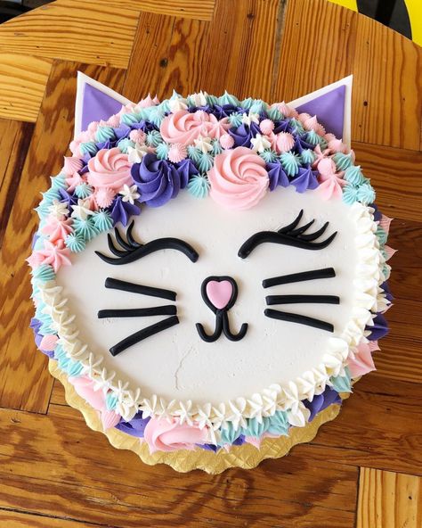 2tarts Bakery (@2tartsbakery) • Instagram photos and videos Kitty Cat Cakes For Kids, Kitty Cakes For Kids, Cat Smash Cake, Cat Birthday Cake For Kids, Easy Cat Cake, Cat Cakes Birthday, Decorated Desserts, Cat Birthday Cake, Kitten Cake