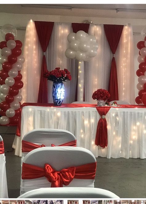 This is a red and white perlite backdrop with red and white spiral balloon sculptures. Red And White Decorations Party, Red And White Birthday Party Decorations, Red And White Party Decorations, Red And White Decorations, Wrestling Banquet, Red Silver Wedding, 21st Ideas, White Party Decorations, Balloon Designs