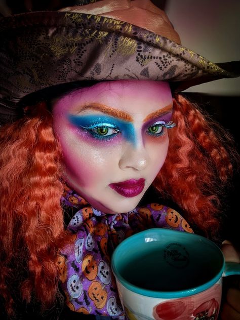 Mad Hatter Face Paint, Mad Hatter Makeup For Women, Mad Hatter Costume Female, Hatter Makeup, Mad Hatter Halloween, Mad Hatter Makeup, Bootiful Halloween, Alice In Wonderland Makeup, Wonderland Makeup