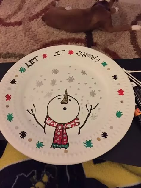 60+ Easy DIY Christmas Plates for Kids to Make in 2023 - HubPages Diy Christmas Plates For Kids, Drawing On Plates, Christmas Plate Ideas, Diy Christmas Plate, Plate Decorating, Diy Sharpie Crafts, Sharpie Plates, Xmas Plates, Plates For Kids