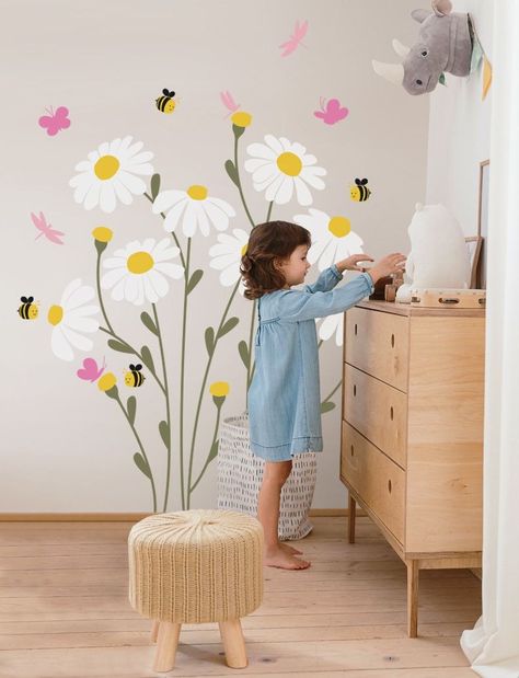 Nursery Decor Flower Painting On Wall Murals, Wall Painting Ideas Nursery, Bee Wall Painting, Flower Bedroom Ideas For Kids, Wall Painting Ideas Flowers, Daisy Wall Painting, Vinyl Decor Ideas Wall, Paint Flowers On Wall, Flower Wall Paint