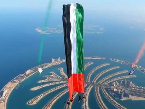 UAE National Day: Sheikh Hamdan uploads video of UAE flag setting a World Record in Dubai skies Uae Flag Aesthetic, Dubai Flag, Uae Flag Day, Emirates Flag, Dubai Things To Do, Fazza Hamdan, Dubai Nightlife, Uae Flag, Travel Dubai