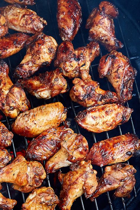 Wings Marinade Grilled, Best Grilled Wings Recipe, Crispy Grilled Wings, Charcoal Grilled Chicken Wings, Chicken Wings Bbq Grill, Grilled Chicken Wing Recipes, Chicken Wings On Charcoal Grill, Bbq Wings Grilled, Best Grilled Chicken Wings