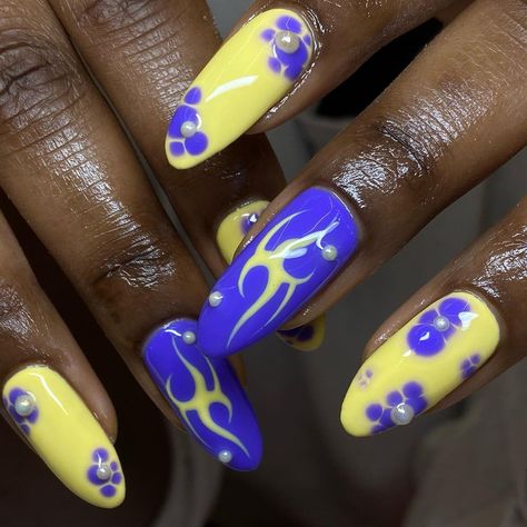 Purple And Yellow Nails, Nail Art Yellow, Blooming Nails, Art Yellow, Purple And Yellow, Yellow Nails, Yellow Purple, Nail Inspo, Nail Art Designs