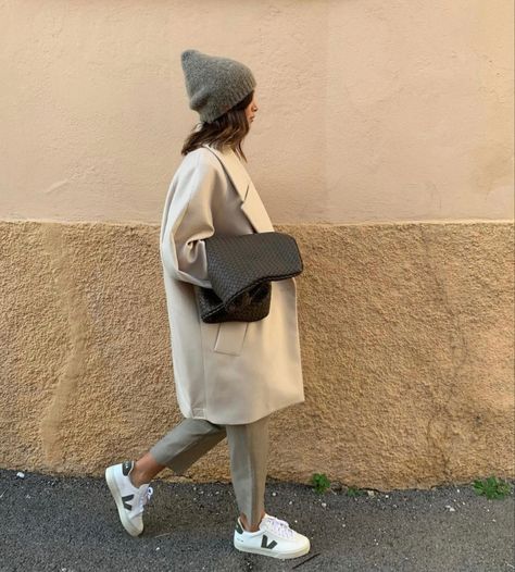 Le Pliage Backpack Outfit, Backpack Outfit, Longchamp Le Pliage Backpack, Cold Weather Outfits, Inspiration Style, Longchamp Le Pliage, Winter Wardrobe, Beautiful Photo, Leather Backpack