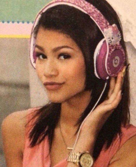 Hello Kitty Headphones, Hello Kitty Imagenes, Trashy Y2k, Y2k Wallpaper, 2000s Aesthetic, Everything Pink, Doja Cat, 2000s Fashion, Nicki Minaj