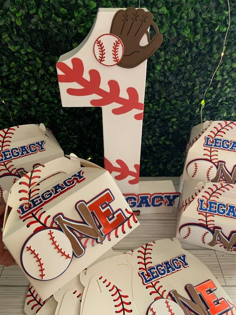 Rookie Of The Year Goodie Bags, Rookie Of The Year Party Favors, Kids Sports Snacks, Rookie Of The Year Party, Dodgers Birthday Party, Baseball Treats, Baseball Theme Birthday, Pool Party Cakes, Birthday Theme Decoration